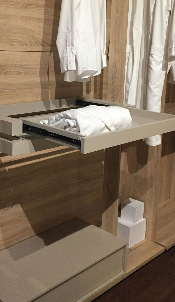 EXTRACTABLE-SHELF